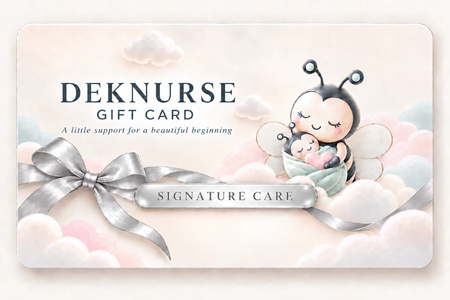 ภาพประกอบ: ตัวอย่างการ์ดของขวัญระดับ Signature Care พื้นครีม มีริบบิ้นเงินและภาพผึ้งแม่กอดลูก